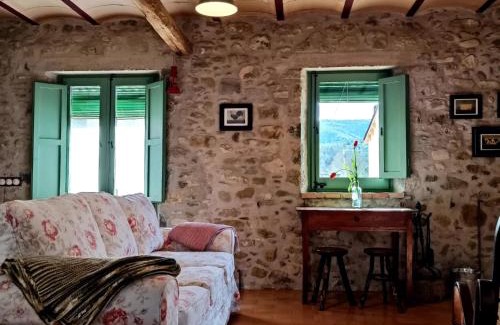 Mieras House | Rustic Home in Mieres near Banyoles Lake