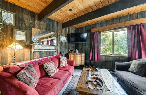 Chiloquin House | Rustic Home with Deck and Grills on Williamson River!