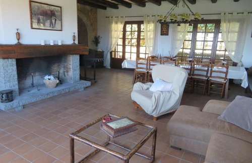 Fontanilles House | Rustic house in Gualta.