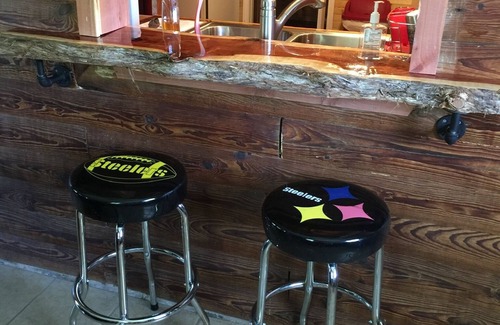 Mountainburg Cabin | Rustic log cabin in the woods with great sunset views