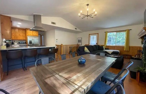 Lake Arrowhead Cabin | Rustic Luxury w/hot tub, A/C + pet friendly