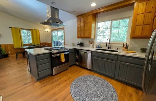 Lake Arrowhead Cabin | Rustic Luxury w/hot tub, A/C + pet friendly