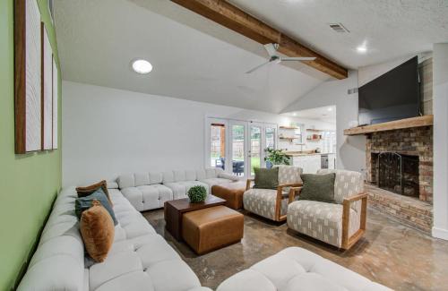 Westbury House | Rustic Modern Escape - 4BD-2BA with Pool & Patio