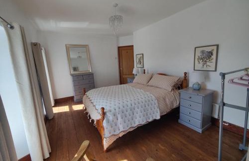 Killarney House | Rustic Pub Stay - 20 minutes from Killarney!