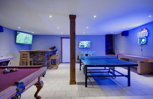 Jonas House | Rustic Retreat With Game Haven
