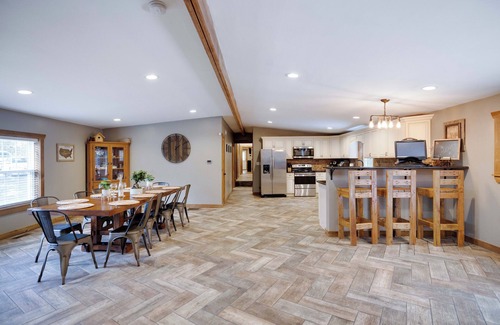 Jonas House | Rustic Retreat with Game Haven