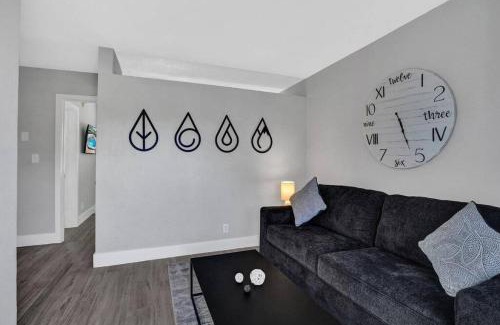 Poinciana Park Apartment | Rustic Retreats Cozy 1BR For 4 Guests In The Heart Of Fort Lauderdale
