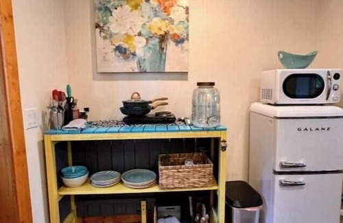 Penn Valley Apartment | Rustic Studio Getaway in the California Gold Country - Pet Friendly