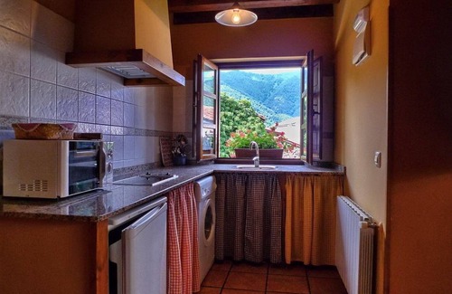 Lerones Apartment | Rustic style apartment with terrace for 4 people