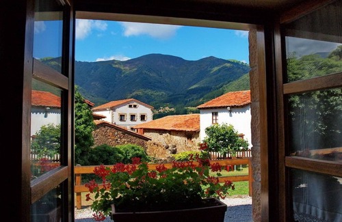 Lerones Apartment | Rustic style apartment with terrace for 4 people