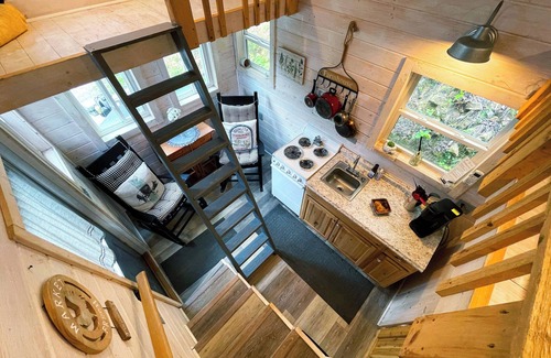 Newport Cabin | Rustic Tiny cabin Experience,Great Mtn. Location and views with private Hot Tub