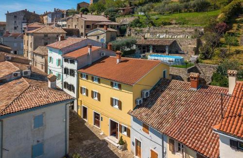 Motovun Villa | Rustic villa Pietro with panoramic view in Motovun