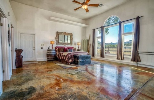 Upper Lake Other | Rustic Villa Stay w/Stunning View & Farm Animalsn