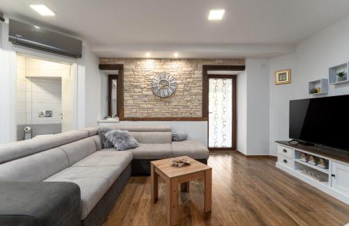 Cepljani Villa | Rustic Villa Stone House with pool in Umag