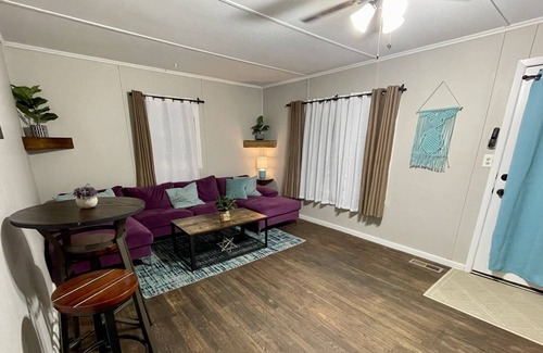 Oak Ridge House | Rustic with Modern Touches 2 Bedroom 1 Bath Duplex