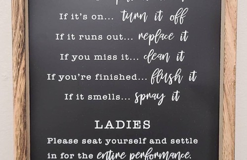 Oak Ridge House | Rustic with Modern Touches 2 Bedroom 1 Bath Duplex