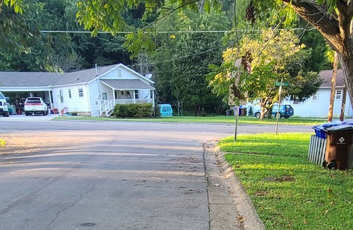 Oak Ridge House | Rustic with Modern Touches 2 Bedroom 1 Bath Duplex