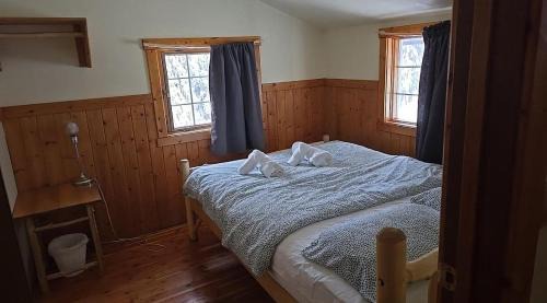 Columbia Valley Ski Chalet | Rustic Woodland Cabin at Beaverfoot