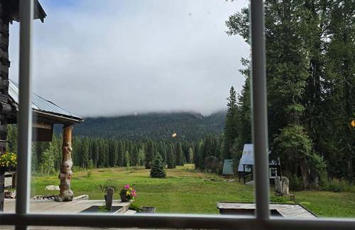 Columbia Valley Ski Chalet | Rustic Woodland Cabin at Beaverfoot