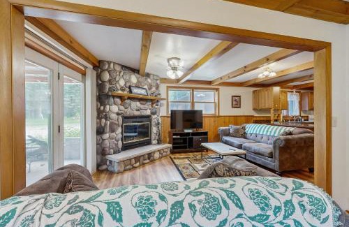 Friendship House | Rustic Woodland Retreat- Unit A