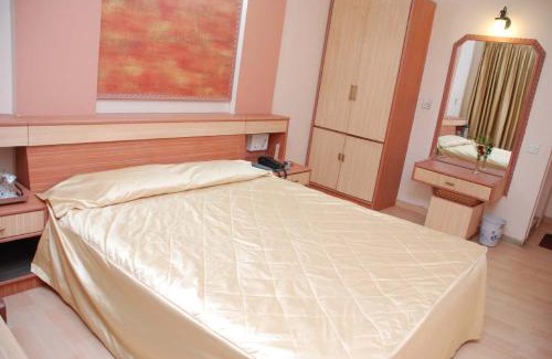 Shivajinagar Hotel | Rutugandh Heritage