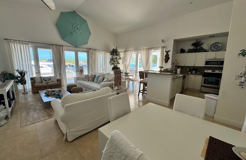 Alice Town Resort | RW BIMINI RESORT - BAY WATERFRONT 4 BED/3 BATH PRIVATE HOUSE - 75FT BOAT SLIP