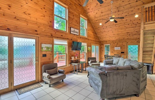 Battletown House | Ryman Riviera Home with Fireplace Steps to River