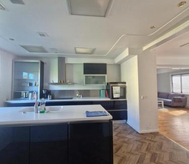 Lindesberg Apartment | Rymlig 90 kvm lägenhet i hjärtat av Lindesberg