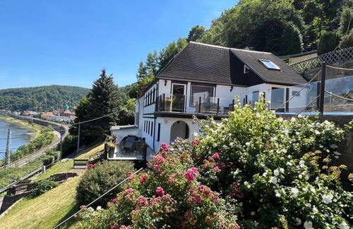 Konigstein an der Elbe Apartment | Sächsische Schweiz Ferienhaus Wohnung 2 mit hervorragendem Panoramablick über das Elbtal