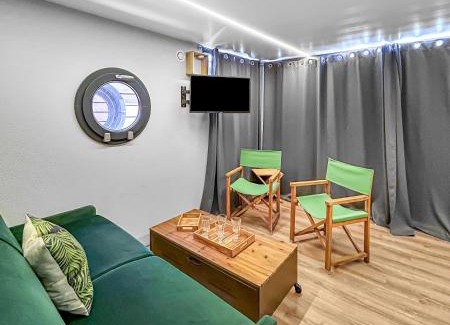 Gallician Boat Rental | Séjour Unique sur un Bateau "Marius"