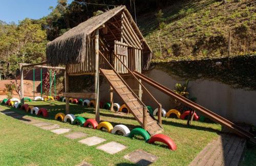 Vitor Hugo House | Sítio Cinco Folhas, recanto com vista pra montanha