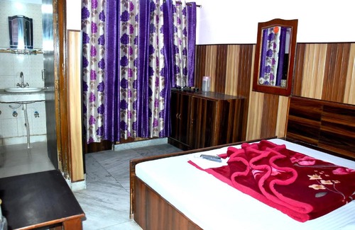 Paharganj House | S R PALACE