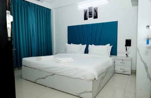 Aundh Hotel | Saara Residency