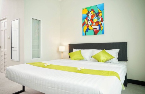 Sanambin Hotel | Sabai DoubleBed +Massage 30 Mins 1 pax + Breakfast