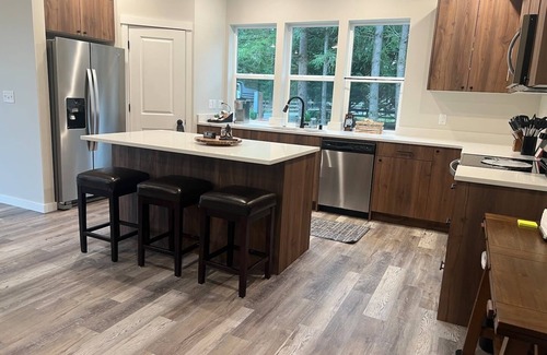 Ferndale House | Safe & Quiet Home -9mi to Bellingham & Border, 8m to Beach