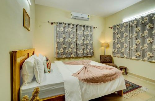 Vijaya Bank Layout Villa | Saffron Breeze Spacious 4-BHK Apartment with Living & Balcony