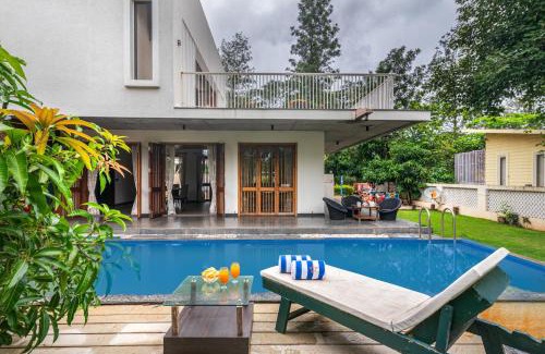 Sinnar Villa | SaffronStays Amrapali - 5BD Farmstay with private pool in Nashik