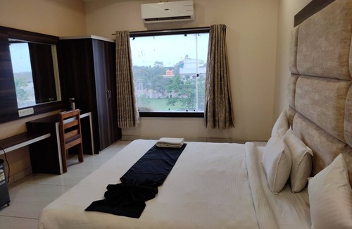 Itarsi Hotel | Sai Krishna Resort Garden