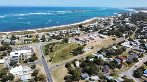 Lancelin House | Sail House overlooking Lancelins main park