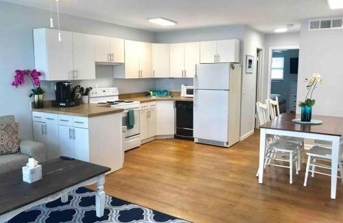 Stuart Apartment | Sailfish Suites - 11 - pet friendly