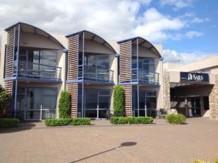 Taupo Hotel | Sails on the Lake