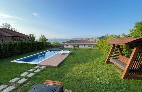 Sapanca Villa | Sakarya Sapanca Ünlüce 5+1 Private (HEATED) Pool-Luxury 10-person Holiday Villa