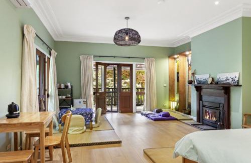 Wentworth Falls Apartment | Sakura Calm Cozy and Close to Nature