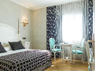 El Prat de Llobregat Hotel | Salles Ciutat del Prat Barcelona Airport