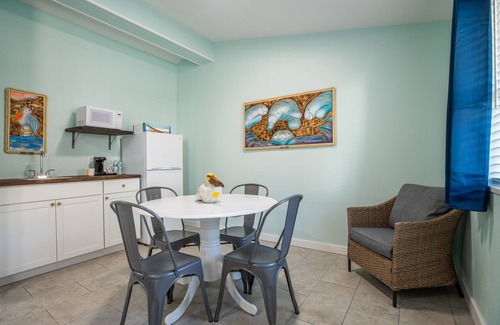 Atlantic Beach Hotel | Salt Air Inn & Suites