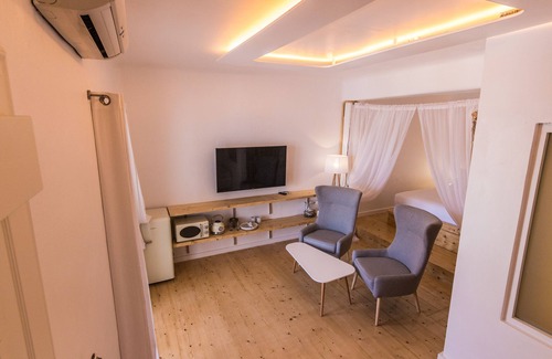 Apollonia Hotel | Salt Suites