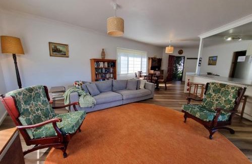 Long Beach House | Salty Dog managed by Batemans Bay Accom