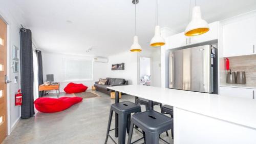 Point Clare House | Salty Kisses Holiday House