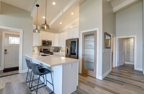 Morro Bay Condo | Salty Sister Beach House - Ocean Front and Rock Views