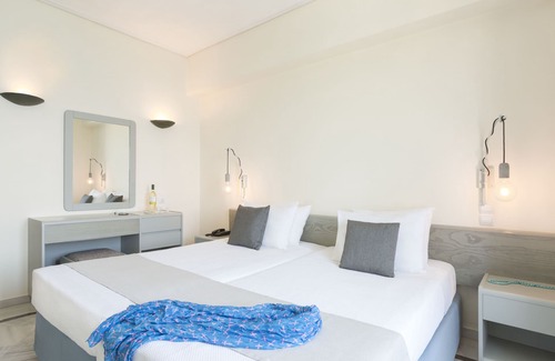 Karlovassi Hotel | Samaina Port